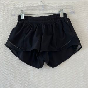 Lululemon Hot Hot Short II 2.5" Black First Release Size 2 Women's